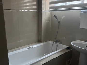 2 Bedroom Flat & Apartment