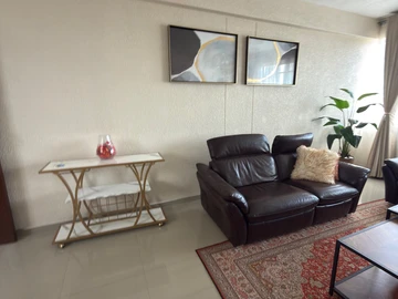 2 Bedroom Flat & Apartment