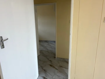 2 Bedroom Flat & Apartment