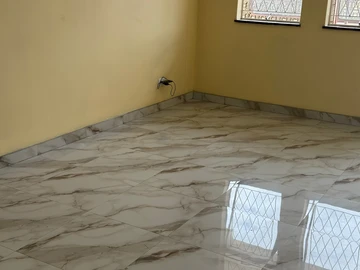 2 Bedroom Flat & Apartment