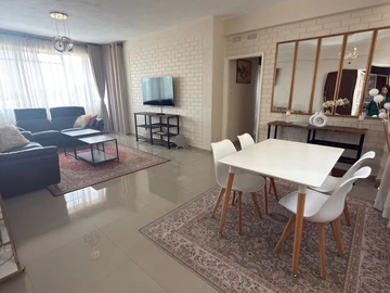 2 Bedroom Flat & Apartment