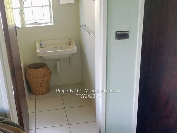 Exquisite Nyanga-MOUNTAIN LIVING FORSALE 120k (Sole Mandate)