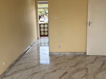 2 Bedroom Flat & Apartment
