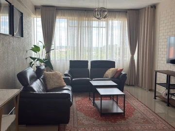 2 Bedroom Flat & Apartment