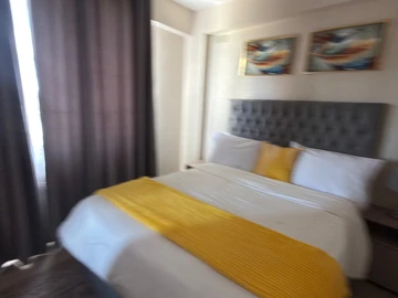 2 Bedroom Flat & Apartment