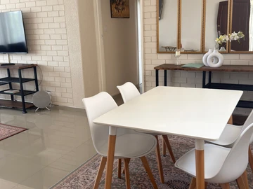 2 Bedroom Flat & Apartment