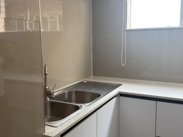 2 Bedroom Flat & Apartment